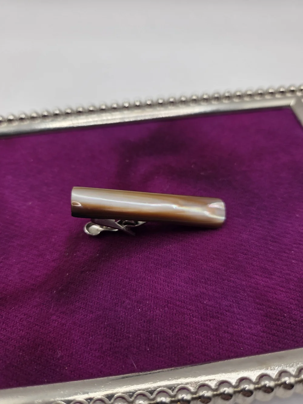 1522. Vintage Mother Of Pearl Tie Clip